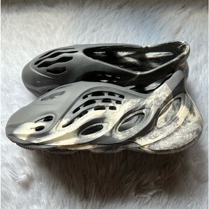 ✰ yeezy ‘MXT moon grey’ foam runner ✰